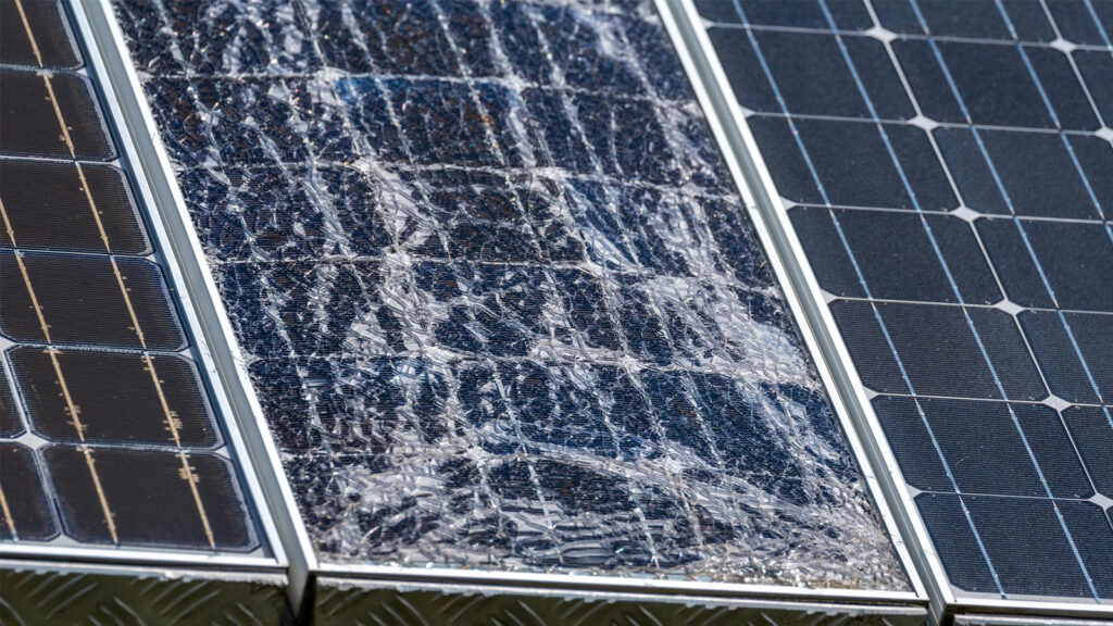 Important factors in the impact of hail damage on solar panels