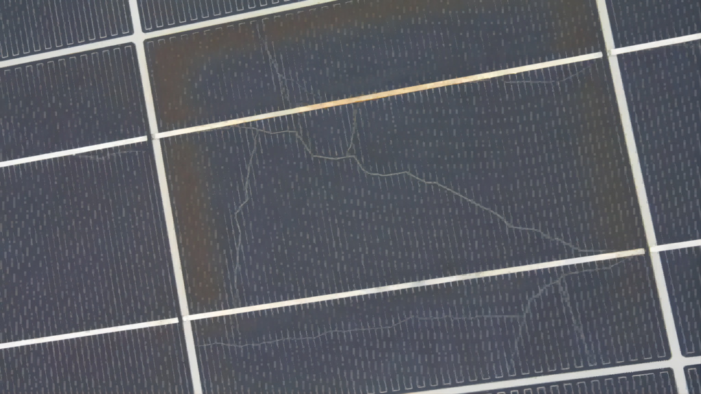 microcracks of solar panel