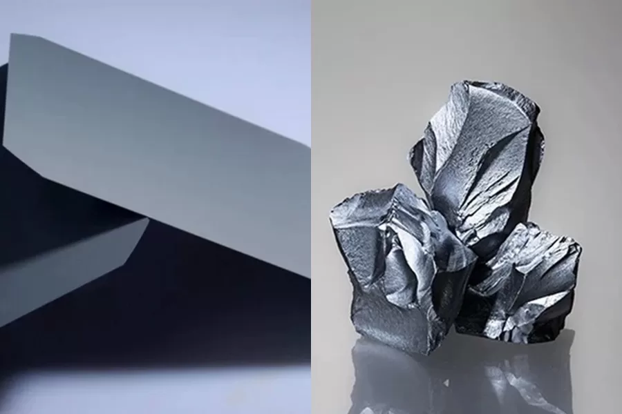 Comparison of solar cells: monocrystalline silicon cell (left) and polycrystalline silicon raw material (right).