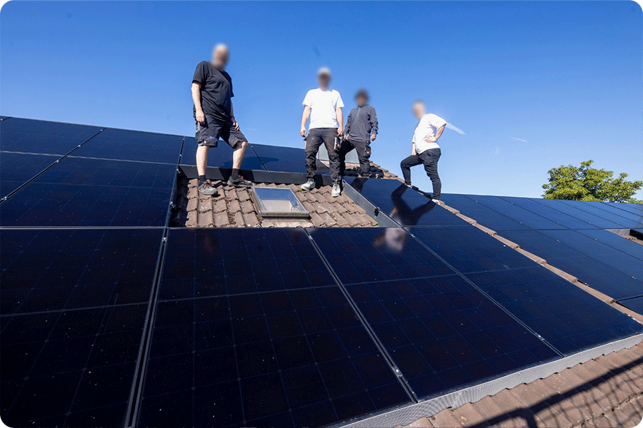 There are many myths surrounding noise from photovoltaic power plants, but the vast majority are unfounded; photovoltaic power plants do not generate significant noise or pose health risks during operation.