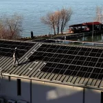 Which rooftop scenarios make 700W+ solar panels a risk?