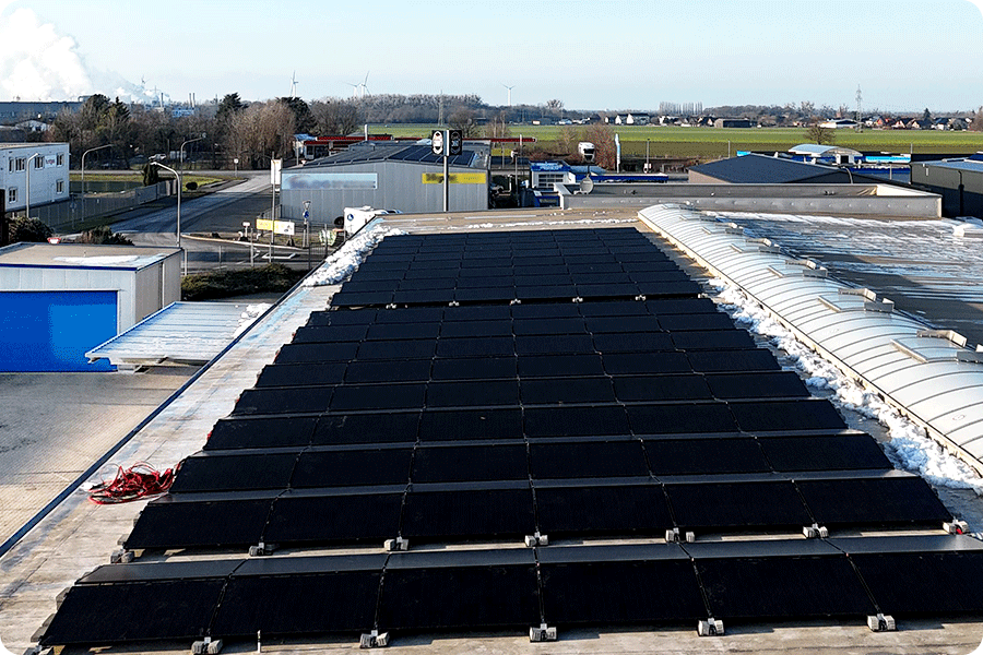 Commercial and industrial flat-roof solar project in Europe, where companies increasingly prioritise the technological maturity, certification compliance and long-term operational stability of solar panels.