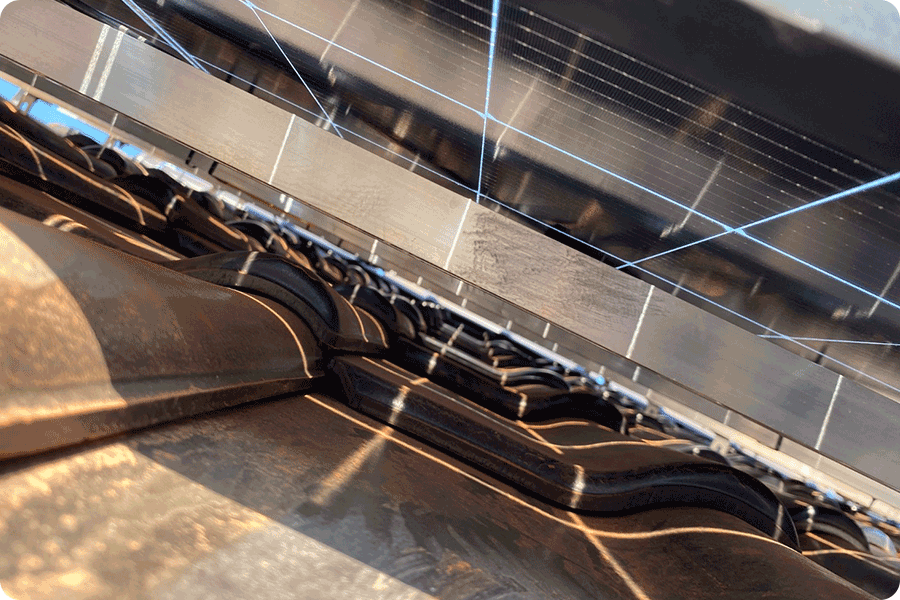 Light-coloured roofs, elevated installation and reduced shading are more favourable for increasing additional power generation.