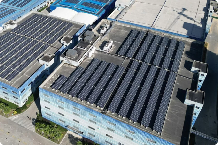 Commercial and industrial rooftop solar project with limited space, showing how skylights and rooftop equipment make layout efficiency per square metre more important