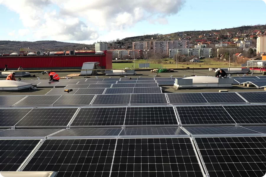 Large ground-mounted solar power plant array, showing the deployment scale of leading global solar panel manufacturers in utility-scale projects